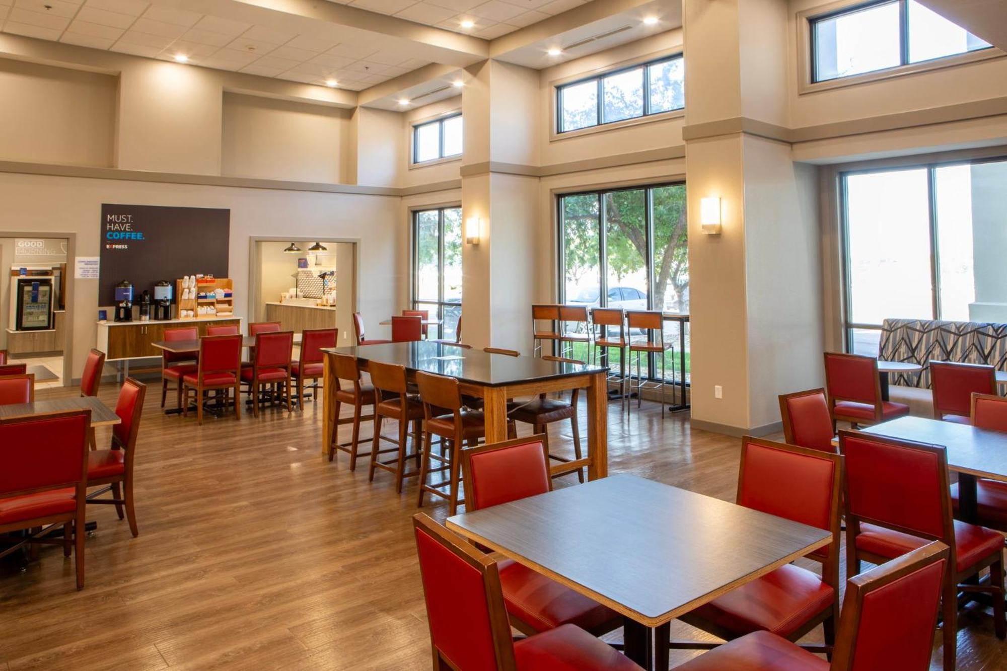 Holiday Inn Express & Suites Sioux City-South By Ihg Exterior foto